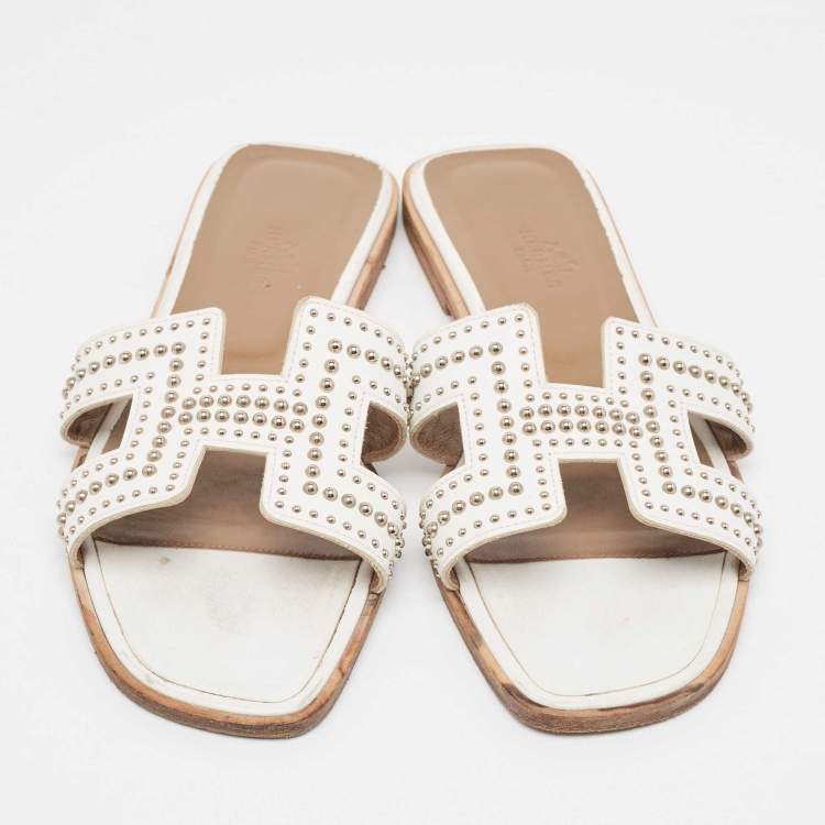 Pre Owned Hermes White Leather Studded  Oran Flat Slides Size 39  