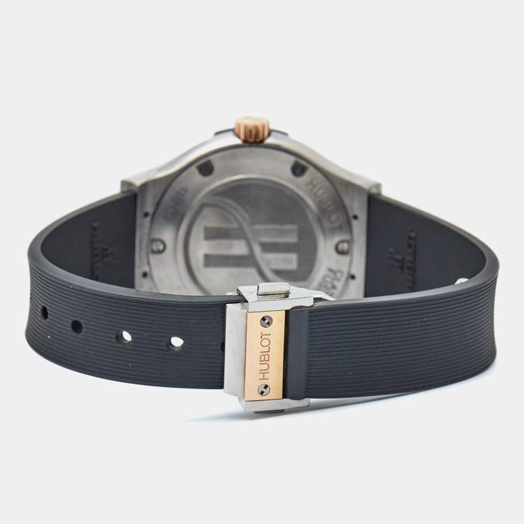 Pre Owned Hublot Black 18K Rose Gold Titanium Rubber Classic Fusion 581.NO.1480.RX Women's Wristwatch 33 mm