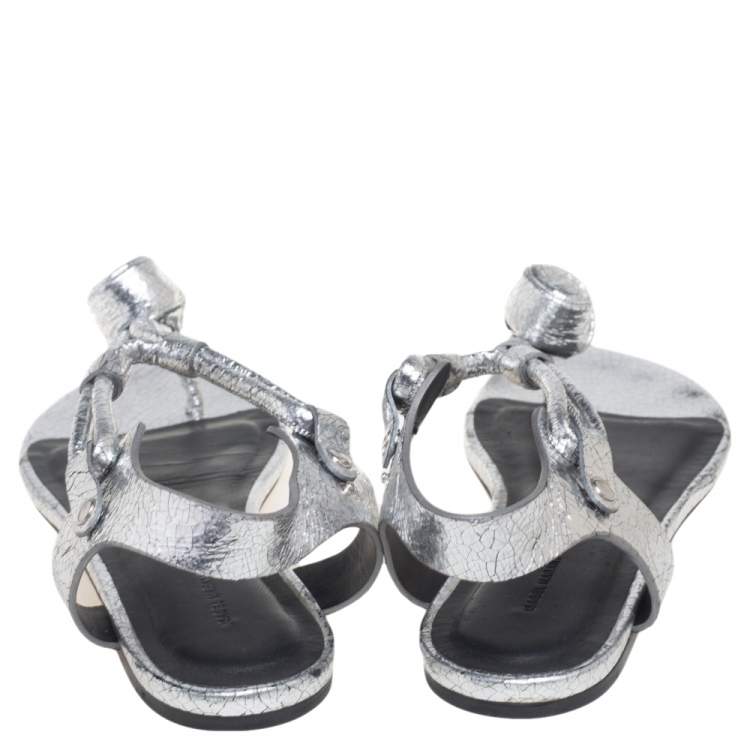 Pre Owned Isabel Marant Silver Crackled Leather Floral Applique Thong Flat Sandals Size 39