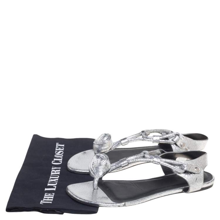 Pre Owned Isabel Marant Silver Crackled Leather Floral Applique Thong Flat Sandals Size 39