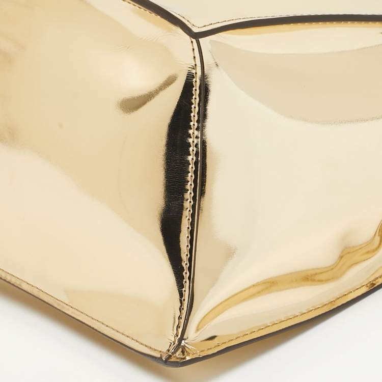 Pre Owned Jacquemus Gold Patent Leather La Pochette Rond Carré Clutch