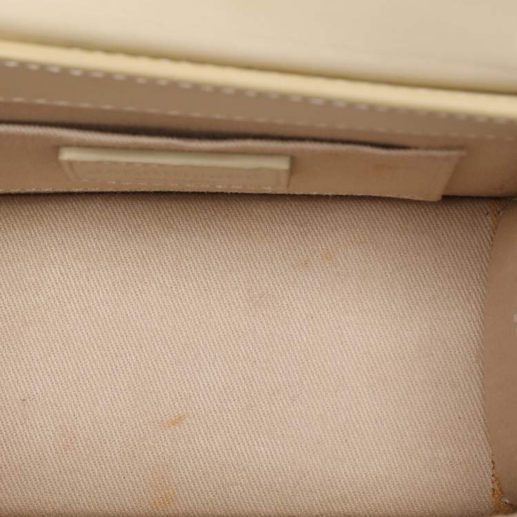 Pre Owned Jacquemus Cream Leather Le Chiquito Moyen Top Handle Bag