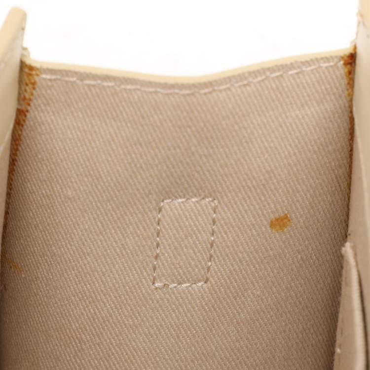 Pre Owned Jacquemus Cream Leather Le Chiquito Moyen Top Handle Bag