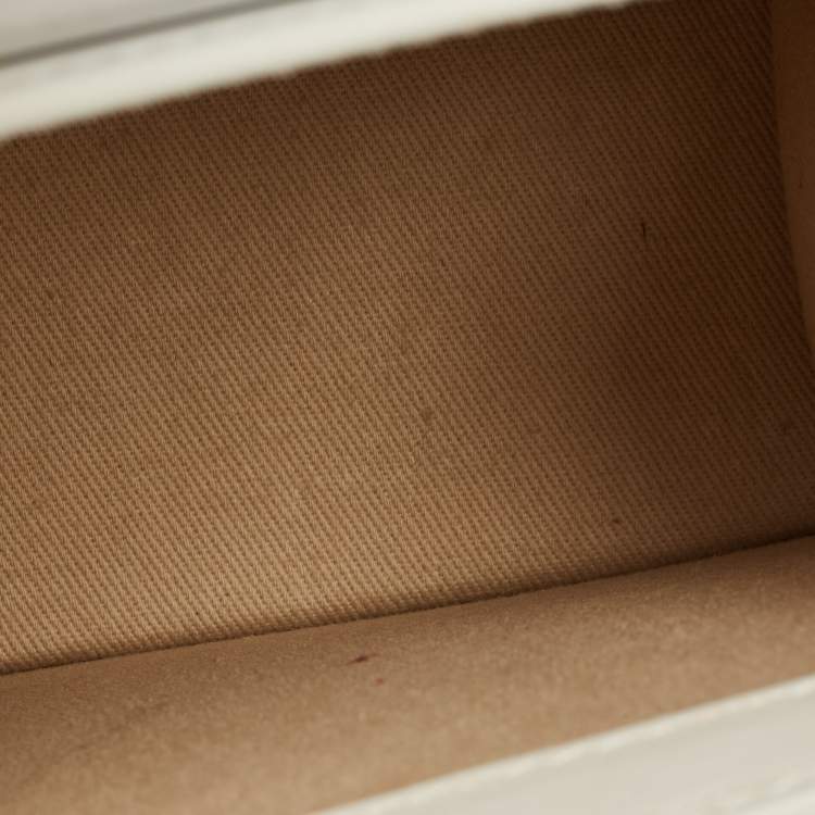 مملوكة مسبقًا Jacquemus Le Chiquito Moyen White Leather Top Handle Bag