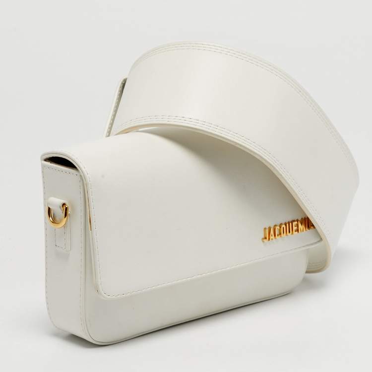 مملوكة مسبقًا Jacquemus Le Carinu Logo Off White Leather Shoulder Bag