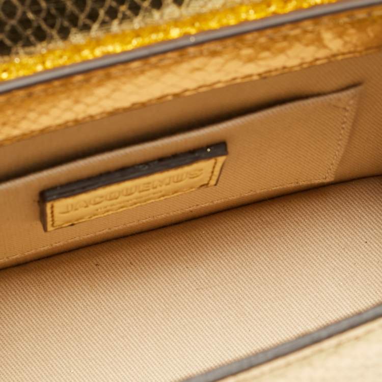 مملوكة مسبقًا Jacquemus Le Chiquito Moyen Boucle Gold Snakeskin Embossed Patent Leather Top Handle Bag