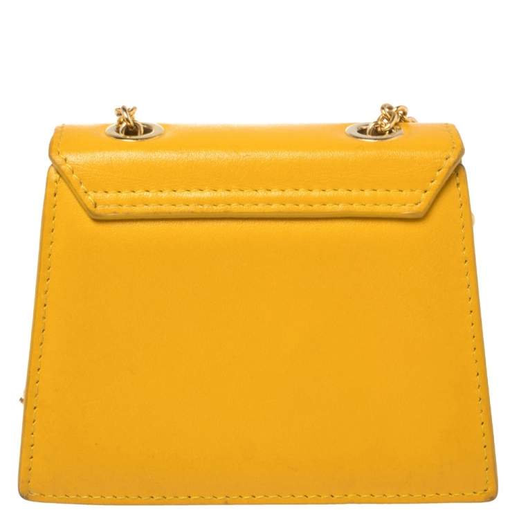مملوكة مسبقًا Jacquemus Yellow Leather Le Piccolo Shoulder Bag