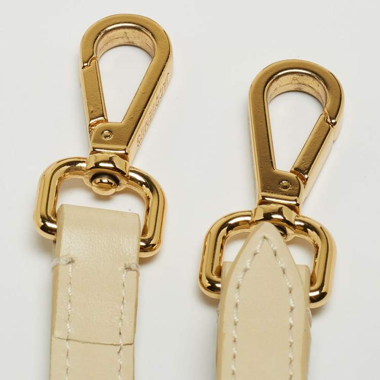 Pre Owned Jacquemus Cream Leather Le Chiquito Moyen Top Handle Bag