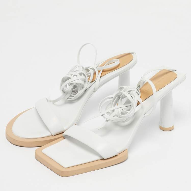 Pre Owned Jacquemus White Leather 'Les Carrés Ronds 75 Asymmetrical Sandals Size 39