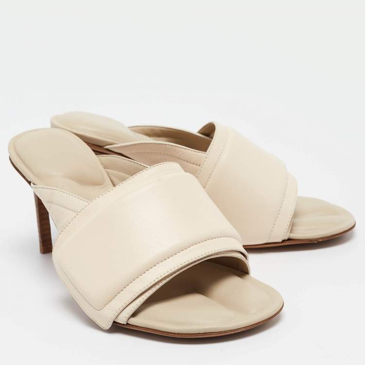 Pre Owned Jacquemus Cream Leather Piscine Les Mules Size 35