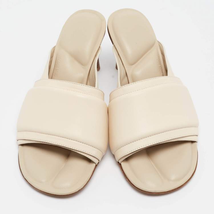 Pre Owned Jacquemus Cream Leather Piscine Les Mules Size 35