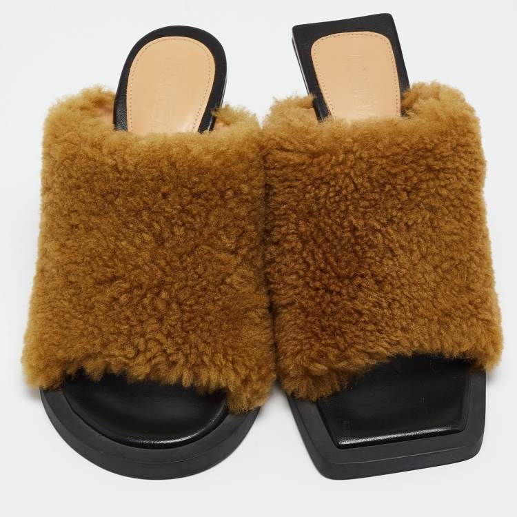 Pre Owned Jacquemus Brown Fur Slide Sandals Size 35