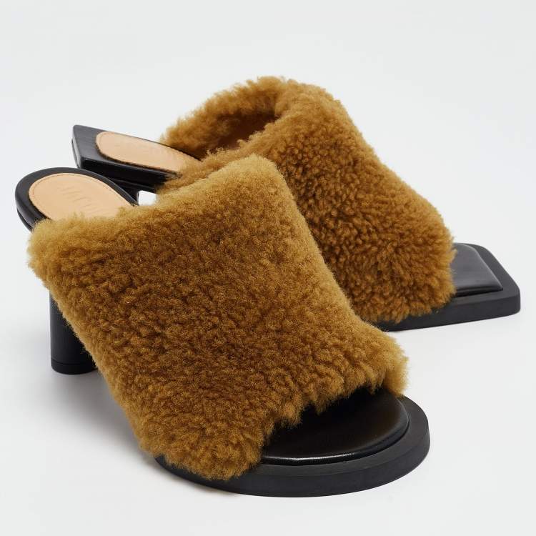Pre Owned Jacquemus Brown Fur Slide Sandals Size 35