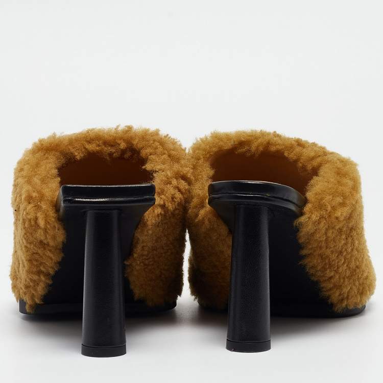 Pre Owned Jacquemus Brown Fur Slide Sandals Size 35