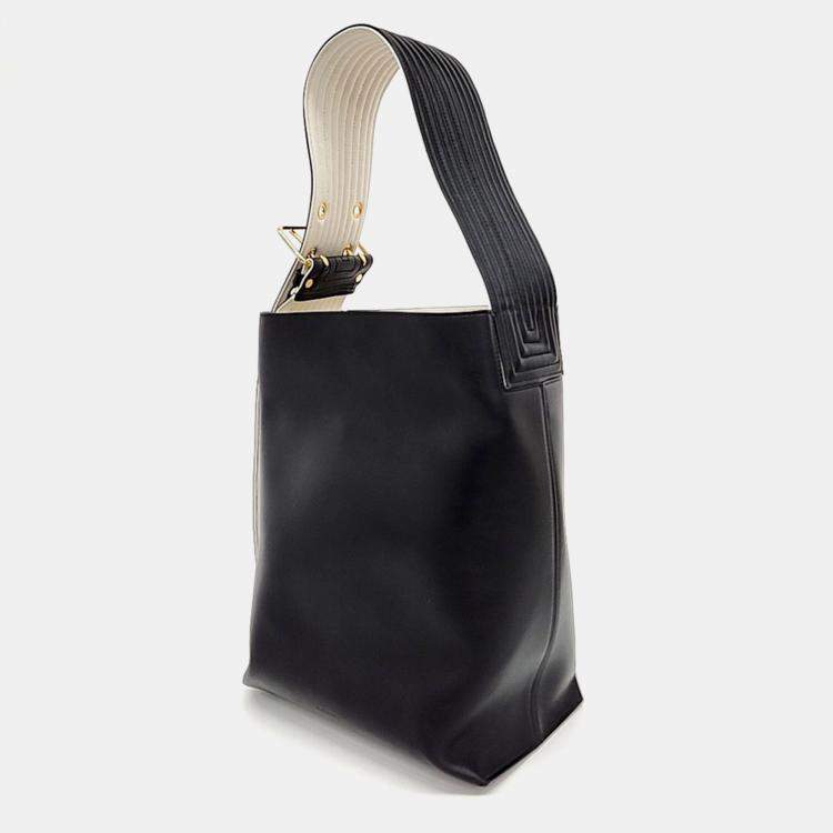 مملوكة مسبقًا Jil Sander Black Leather bucket bag
