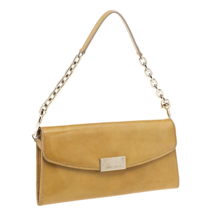 مملوكة مسبقًا Jimmy Choo Beige Patent Leather Riane Chain Clutch