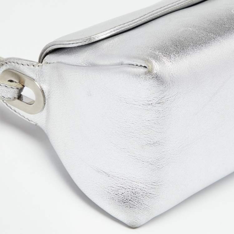 مملوكة مسبقًا Jimmy Choo Silver Leather Tulita Clutch