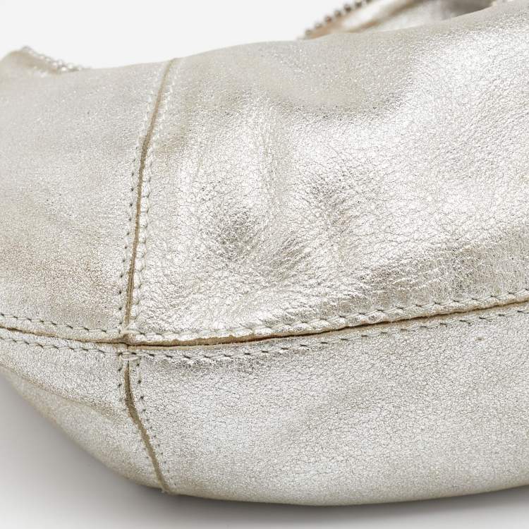 مملوكة مسبقًا Jimmy Choo Metallic Silver Leather Carina Clutch
