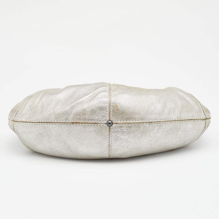 مملوكة مسبقًا Jimmy Choo Metallic Silver Leather Carina Clutch