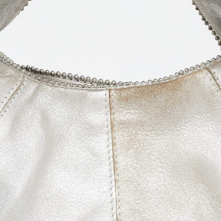 مملوكة مسبقًا Jimmy Choo Metallic Silver Leather Carina Clutch