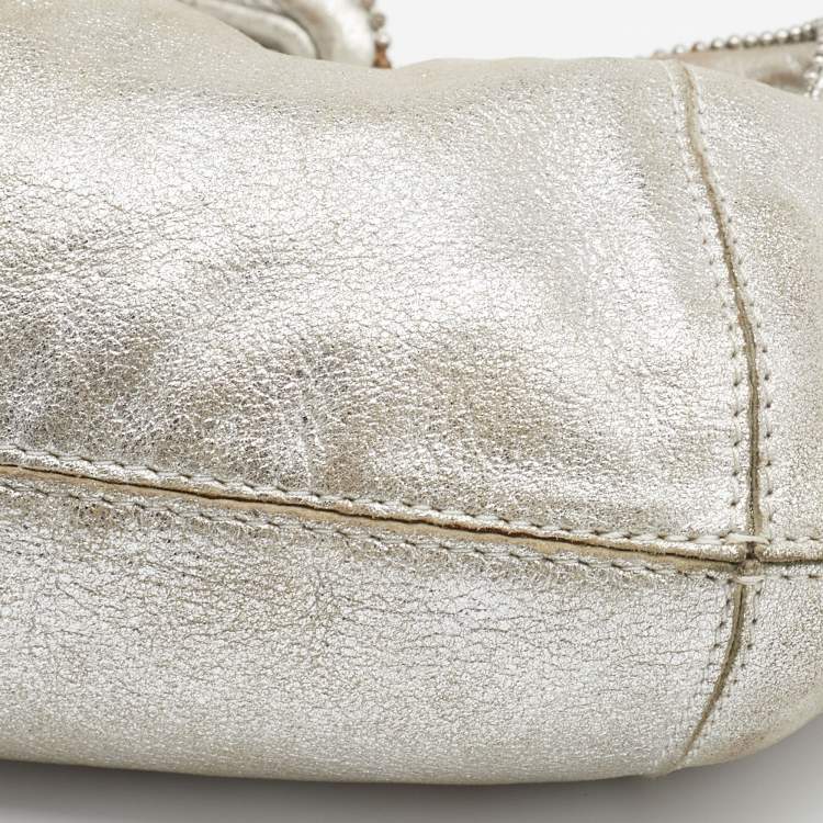 مملوكة مسبقًا Jimmy Choo Metallic Silver Leather Carina Clutch