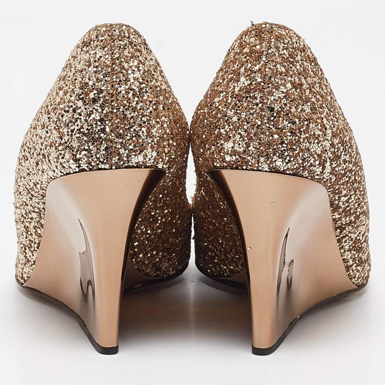 مملوكة مسبقًا Jimmy Choo Gold Glitter Baxen Wedge Pumps Size 35.5