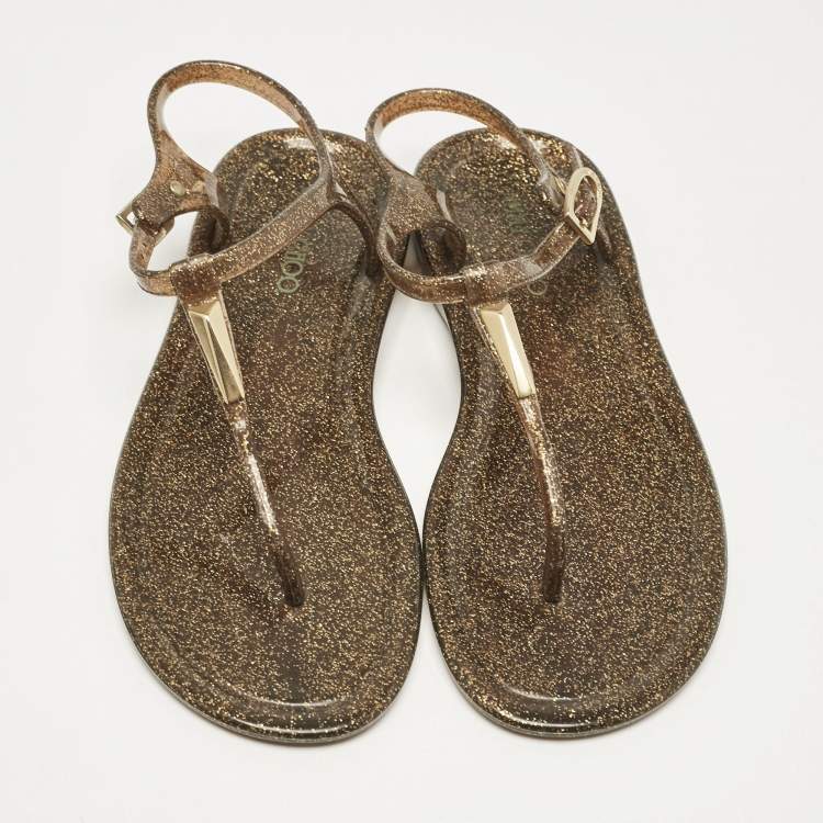 مملوكة مسبقًا Jimmy Choo Metallic Gold Rubber T Strap Thong Flats Sandals Size 37