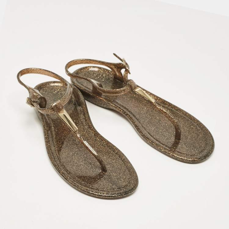 مملوكة مسبقًا Jimmy Choo Metallic Gold Rubber T Strap Thong Flats Sandals Size 37