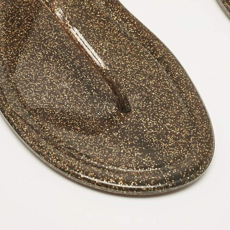 مملوكة مسبقًا Jimmy Choo Metallic Gold Rubber T Strap Thong Flats Sandals Size 37