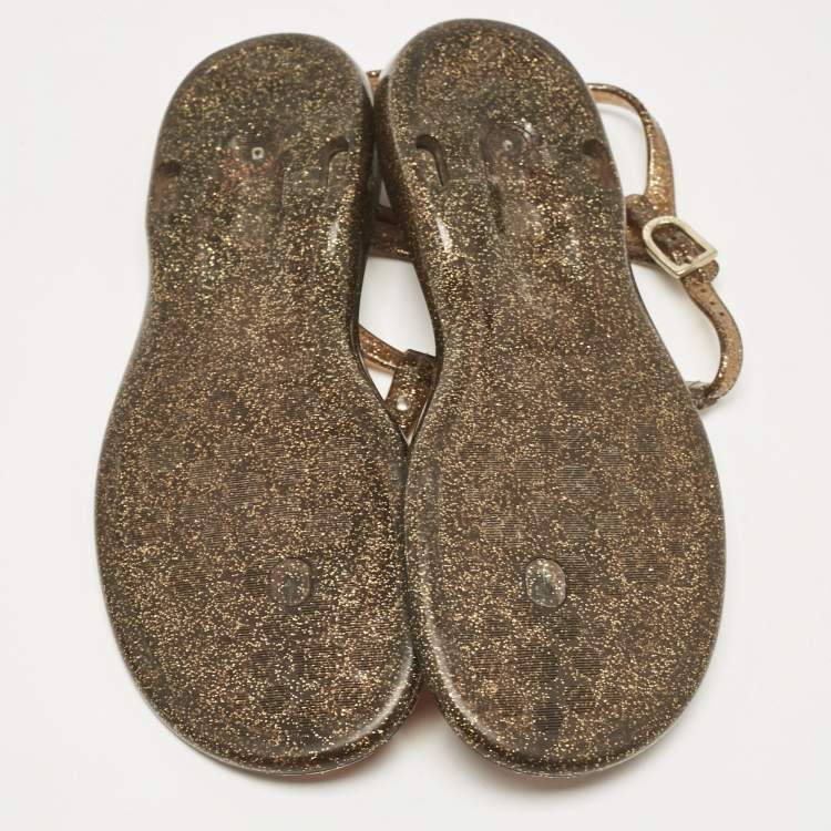 مملوكة مسبقًا Jimmy Choo Metallic Gold Rubber T Strap Thong Flats Sandals Size 37