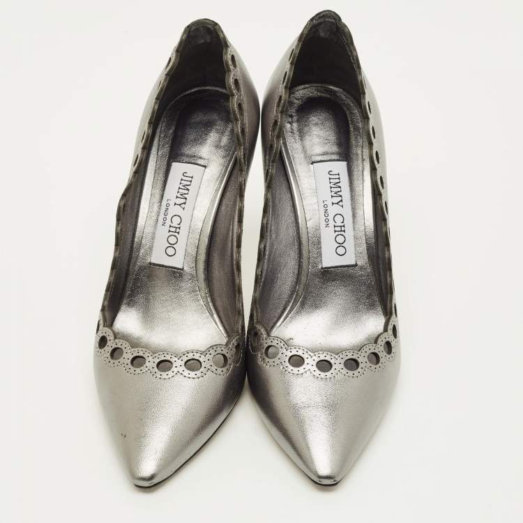 مملوكة مسبقًا Jimmy Choo Size 36 Silver Leather Pumps