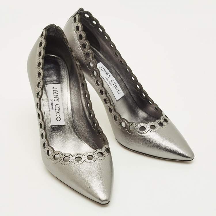 مملوكة مسبقًا Jimmy Choo Size 36 Silver Leather Pumps