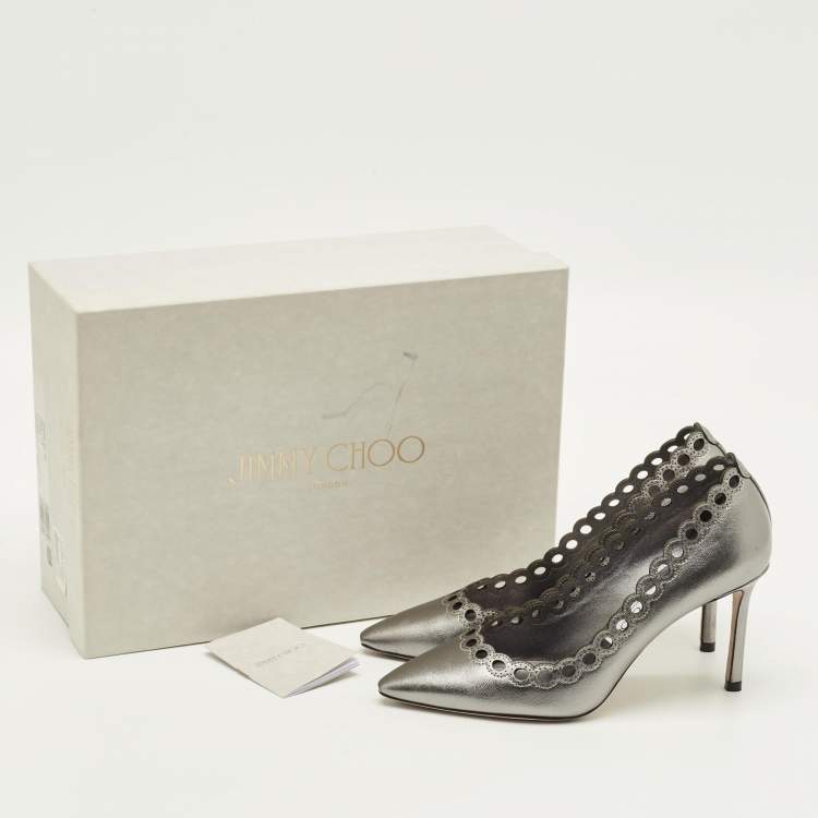 مملوكة مسبقًا Jimmy Choo Size 36 Silver Leather Pumps