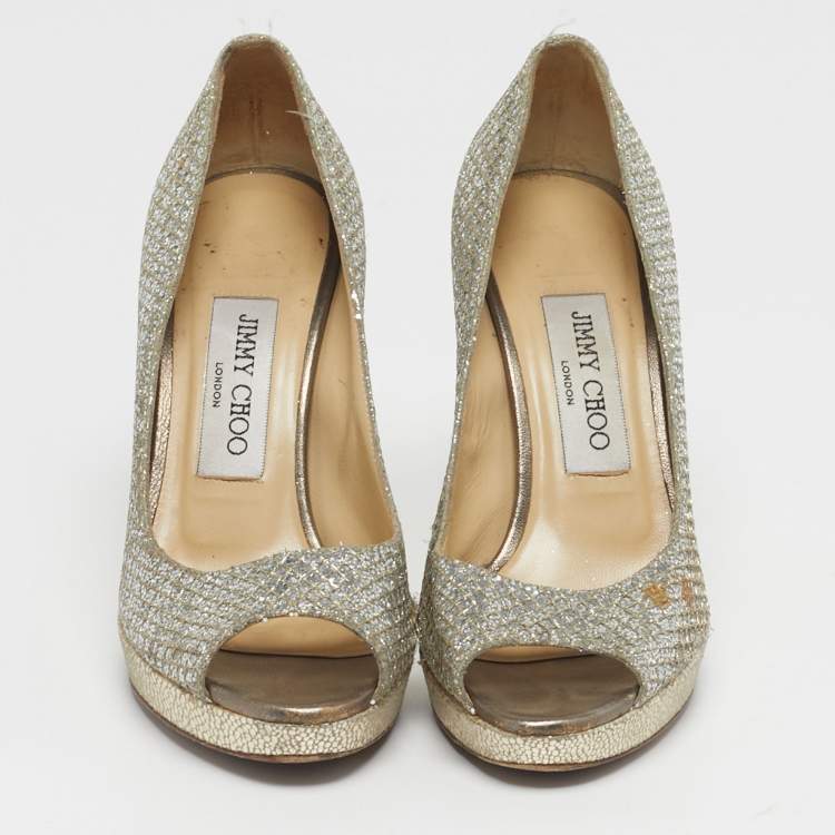 مملوكة مسبقًا Jimmy Choo Luna Size 35.5 Silver Fabric and Glitter Peep Toe Pumps