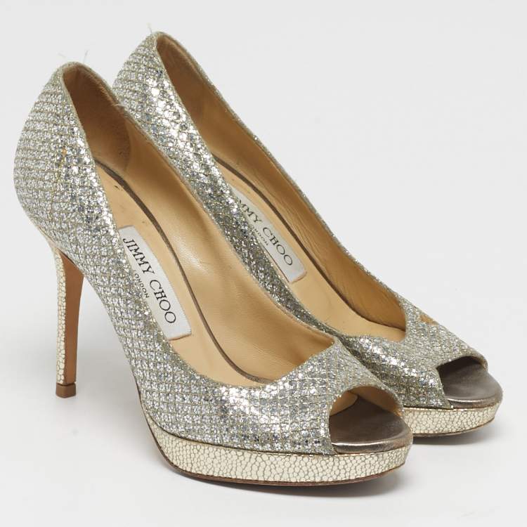 مملوكة مسبقًا Jimmy Choo Luna Size 35.5 Silver Fabric and Glitter Peep Toe Pumps