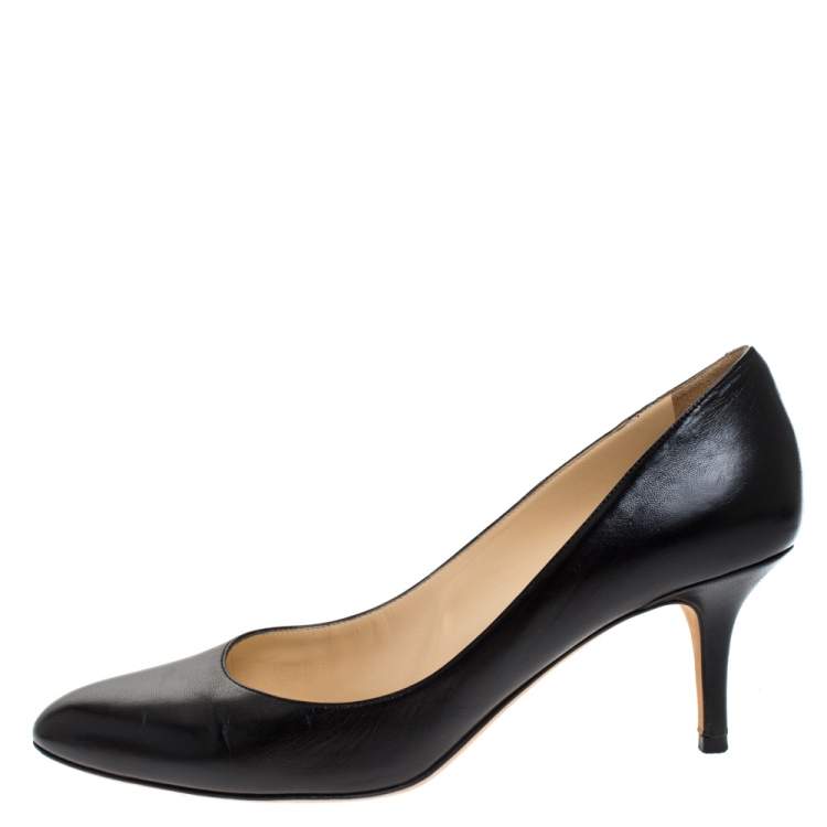 black leather round toe pumps