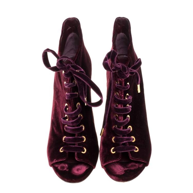 مملوكة مسبقًا Jimmy Choo Burgundy Velvet Mavy Lace Boots Size 39.5