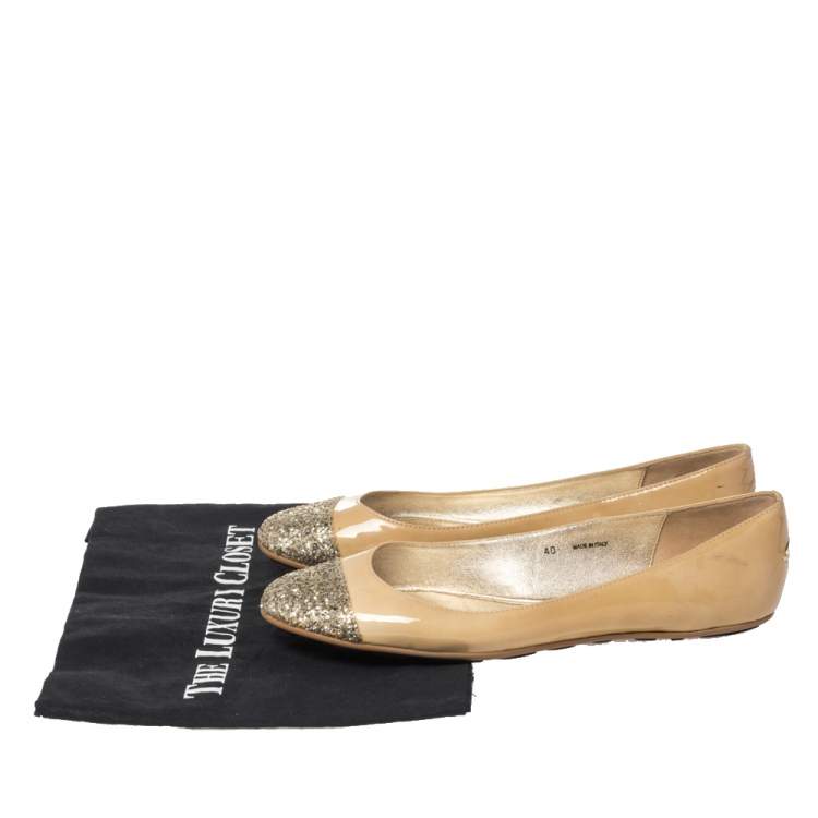مملوكة مسبقًا Jimmy Choo Beige/Gold Patent Leather and Glitter Toe Whirl Ballet Flats Size 40