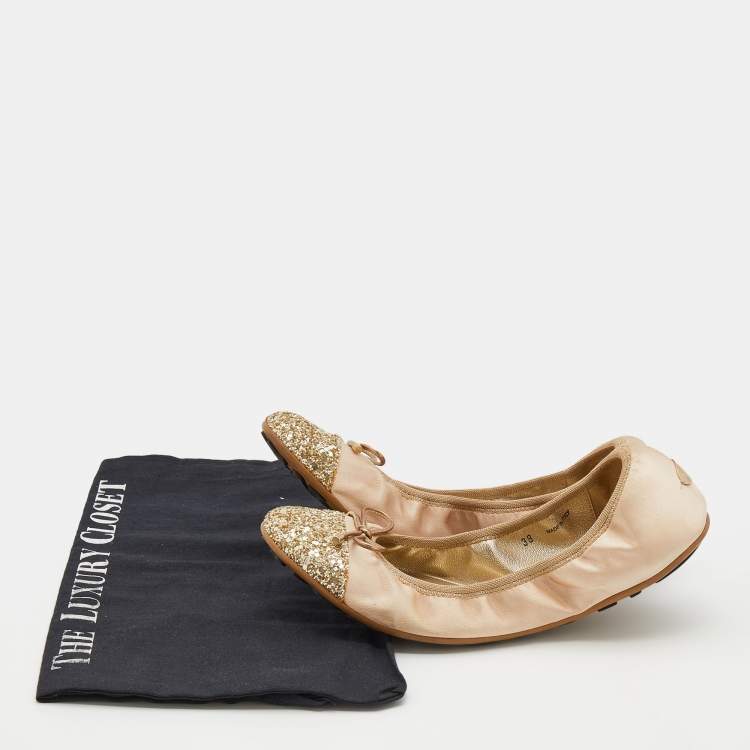 مملوكة مسبقًا Jimmy Choo Metallic Gold Satin And Glitter Cap Toe Bow Scrunch Ballet Flats Size 38