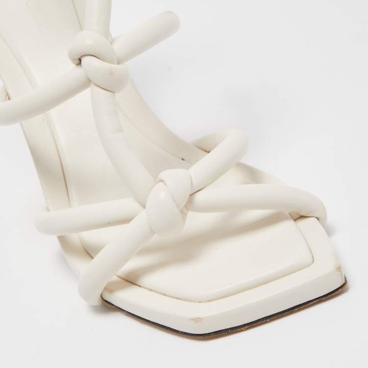 مملوكة مسبقًا Jimmy Choo White Leather Knot Detail Bay Ankle Strap Sandal Size 39