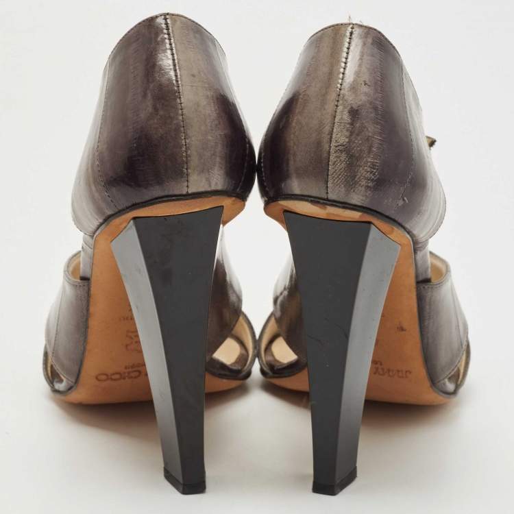 مملوكة مسبقًا Jimmy Choo Grey Eel Leather Sandals Size 38.5