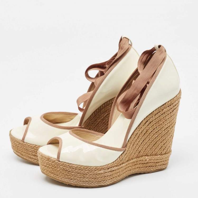 مملوكة مسبقًا Jimmy Choo Off White/Brown Patent Leather and Fabric Open Toe Ankle Tie Espadrille Pumps Size 37