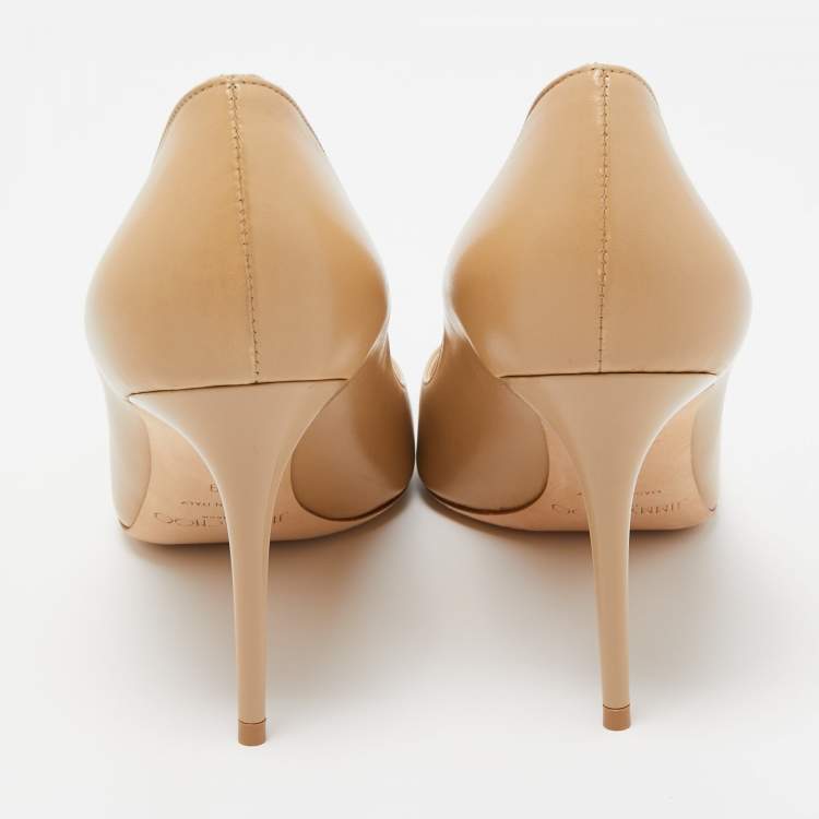 مملوكة مسبقًا Jimmy Choo Beige Leather Round Toe Pumps Size 39