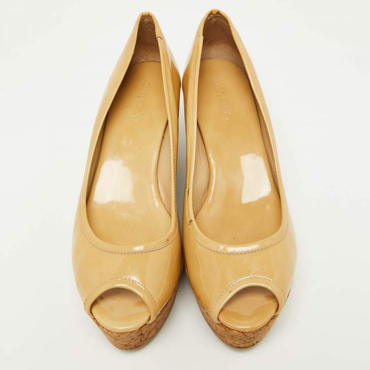 مملوكة مسبقًا Jimmy Choo Beige Patent Leather Cork Wedge Parley Pumps Size 39