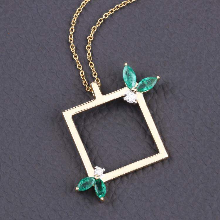 Pre Owned 0.76 cts Emerald and Diamond 14K Yellow Gold Nature Inspired Pendant