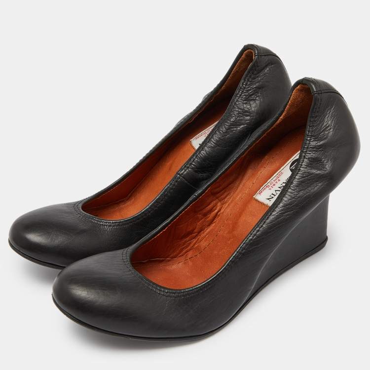 Pre Owned Lanvin Black Leather Wedge Pumps Size 38.5