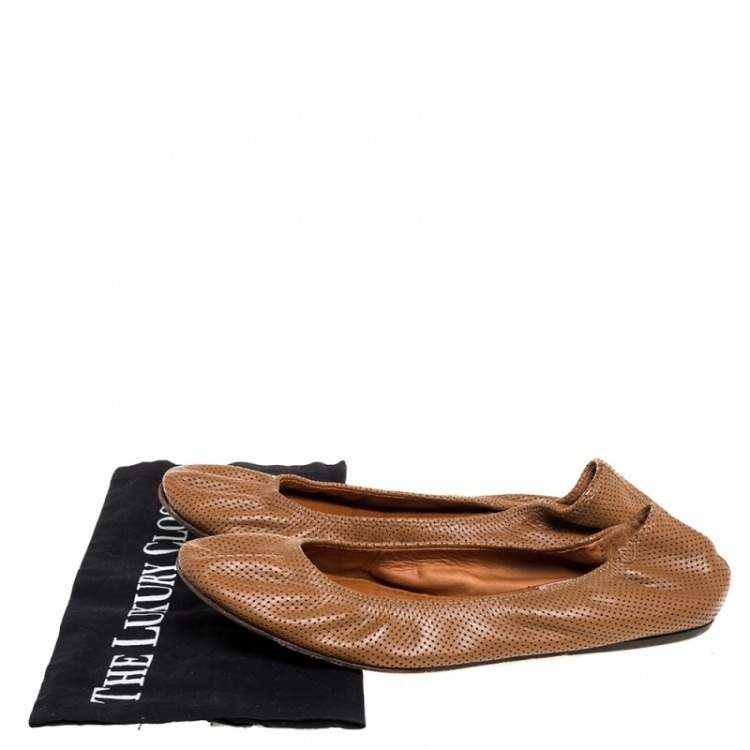 مملوكة مسبقًا Lanvin Brown Perforated Leather Scrunch Ballet Flats Size 38