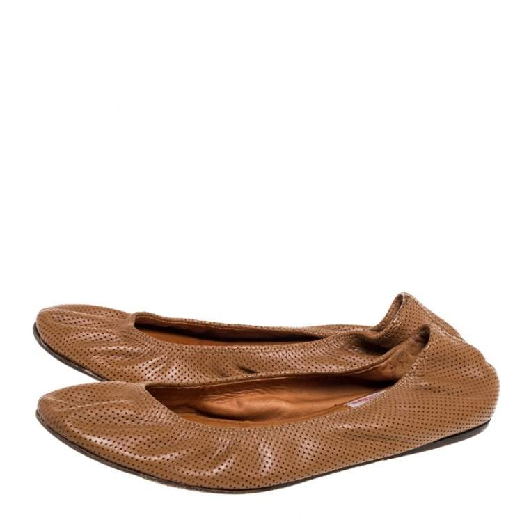 مملوكة مسبقًا Lanvin Brown Perforated Leather Scrunch Ballet Flats Size 38