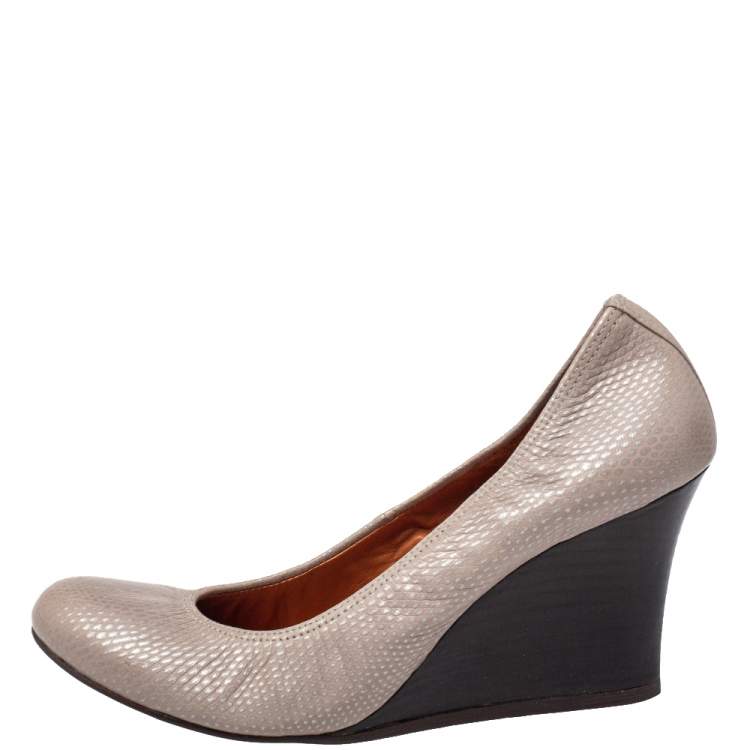 مملوكة مسبقًا Lanvin Grey Textured Leather Scrunch Wedge Pumps Size 39