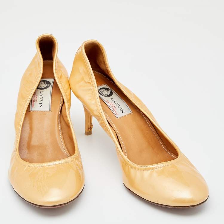 Pre Owned Lanvin Beige Patent Leather Scrunch Pumps Size 38